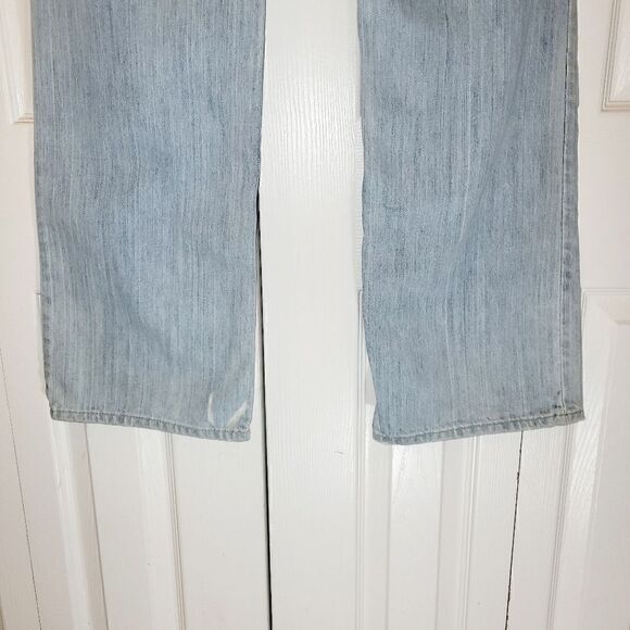 Old Navy Boy-cut Light wash jeans. - Picture 3 of 10